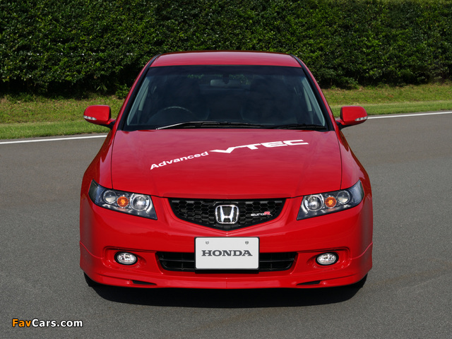 Images of Honda Accord Euro-R Sedan (CL7) 2002–05 (640 x 480)