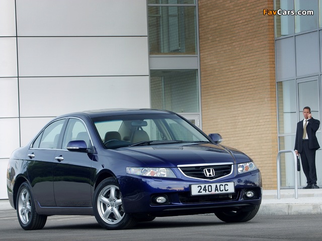 Images of Honda Accord Sedan UK-spec (CL) 2003–06 (640 x 480)