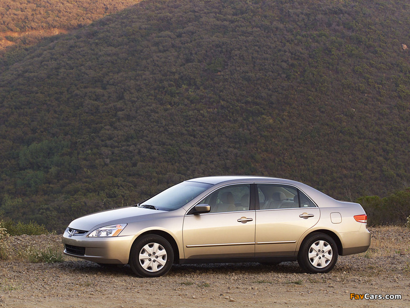 Images of Honda Accord Sedan US-spec 2003–06 (800 x 600)