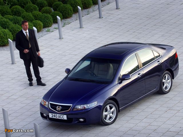 Images of Honda Accord Sedan UK-spec (CL) 2003–06 (640 x 480)