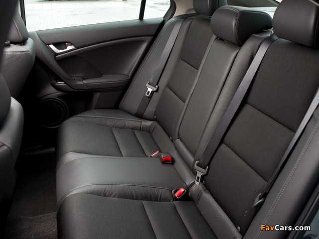 Images of Honda Accord Sedan UK-spec (CU) 2011 (640 x 480)