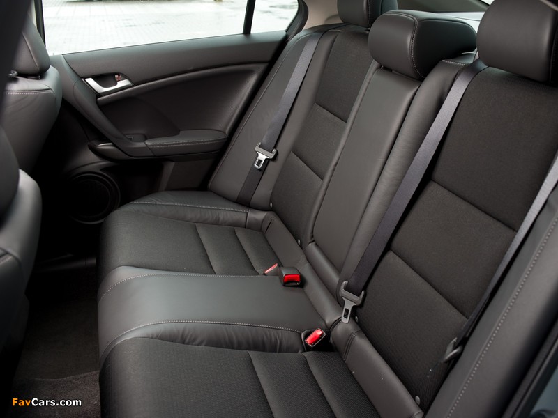 Images of Honda Accord Sedan UK-spec (CU) 2011 (800 x 600)