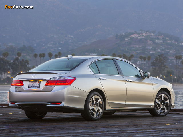 Images of Honda Accord PHEV Sedan 2012 (640 x 480)