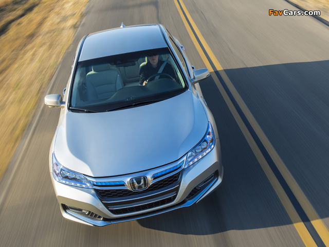 Images of Honda Accord PHEV Sedan 2012 (640 x 480)