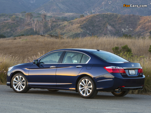 Images of Honda Accord Touring Sedan 2012 (640 x 480)