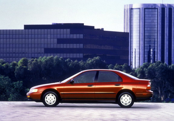 Photos of Honda Accord Sedan US-spec (CD) 1994–97