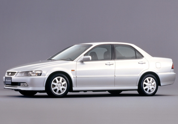 Photos of Honda Accord 2.0 VTS Sedan JP-spec (CF4) 1997–2000