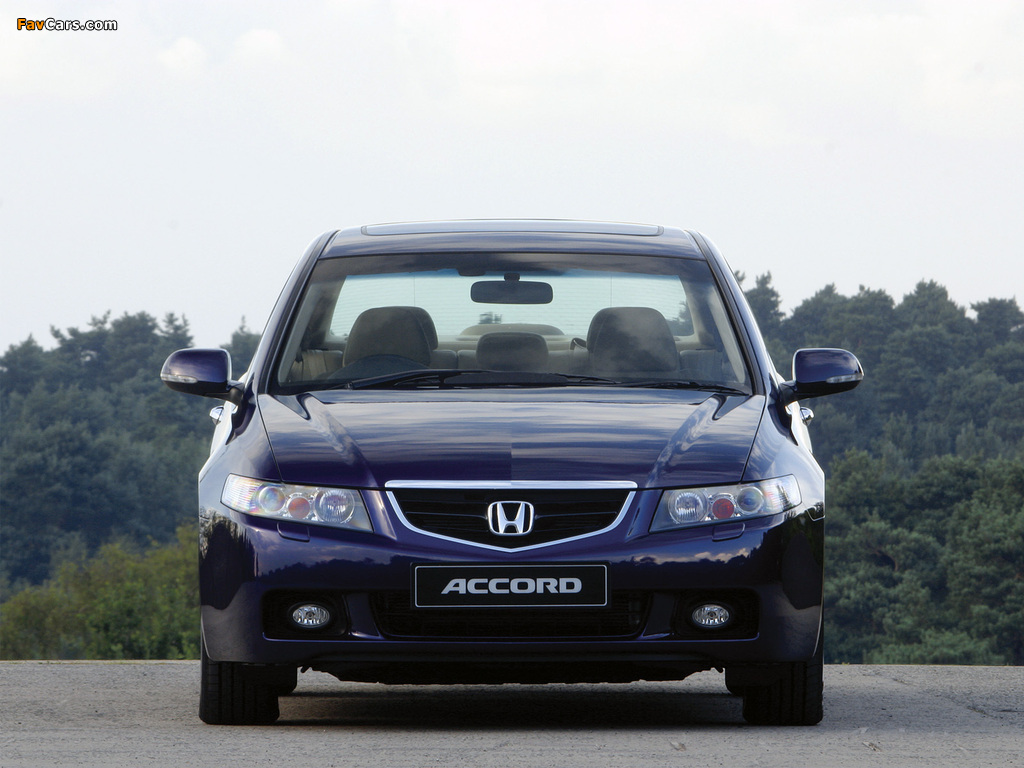 Photos of Honda Accord Sedan UK-spec (CL) 2003–06 (1024 x 768)