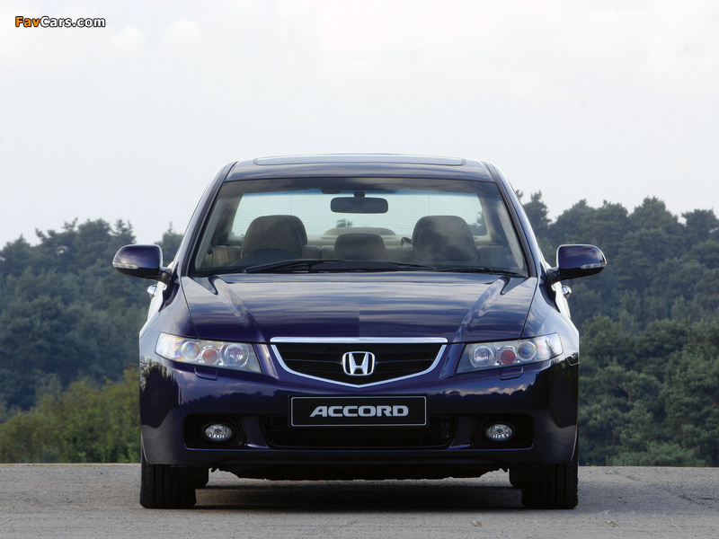 Photos of Honda Accord Sedan UK-spec (CL) 2003–06 (800 x 600)