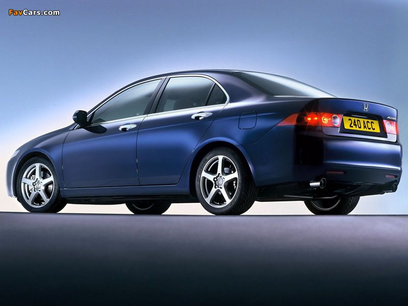 Photos of Honda Accord Sedan UK-spec (CL) 2003–06 (800 x 600)