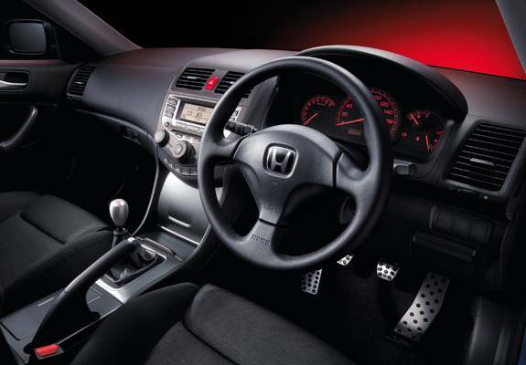 Photos of Honda Accord Euro-R Sedan (CL7) 2006–08