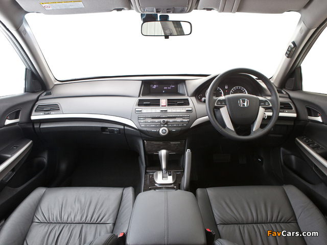 Photos of Honda Accord Sedan AU-spec 2011–12 (640 x 480)