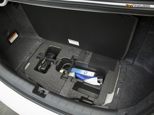 Photos of Honda Accord PHEV Sedan 2012 (640 x 480)