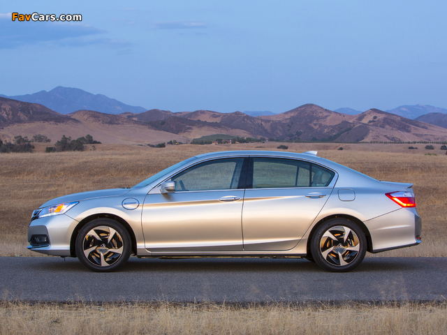 Photos of Honda Accord PHEV Sedan 2012 (640 x 480)