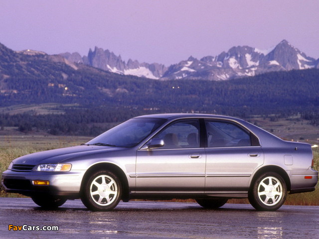Pictures of Honda Accord Sedan US-spec (CD) 1994–97 (640 x 480)