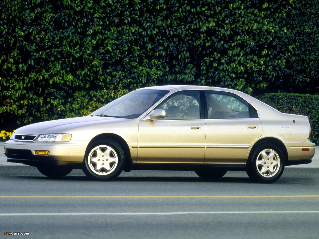 Pictures of Honda Accord Sedan US-spec (CD) 1994–97 (1280 x 960)