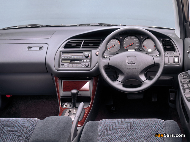 Pictures of Honda Accord SiR Sedan JP-spec (CF4) 1997–2000 (640 x 480)