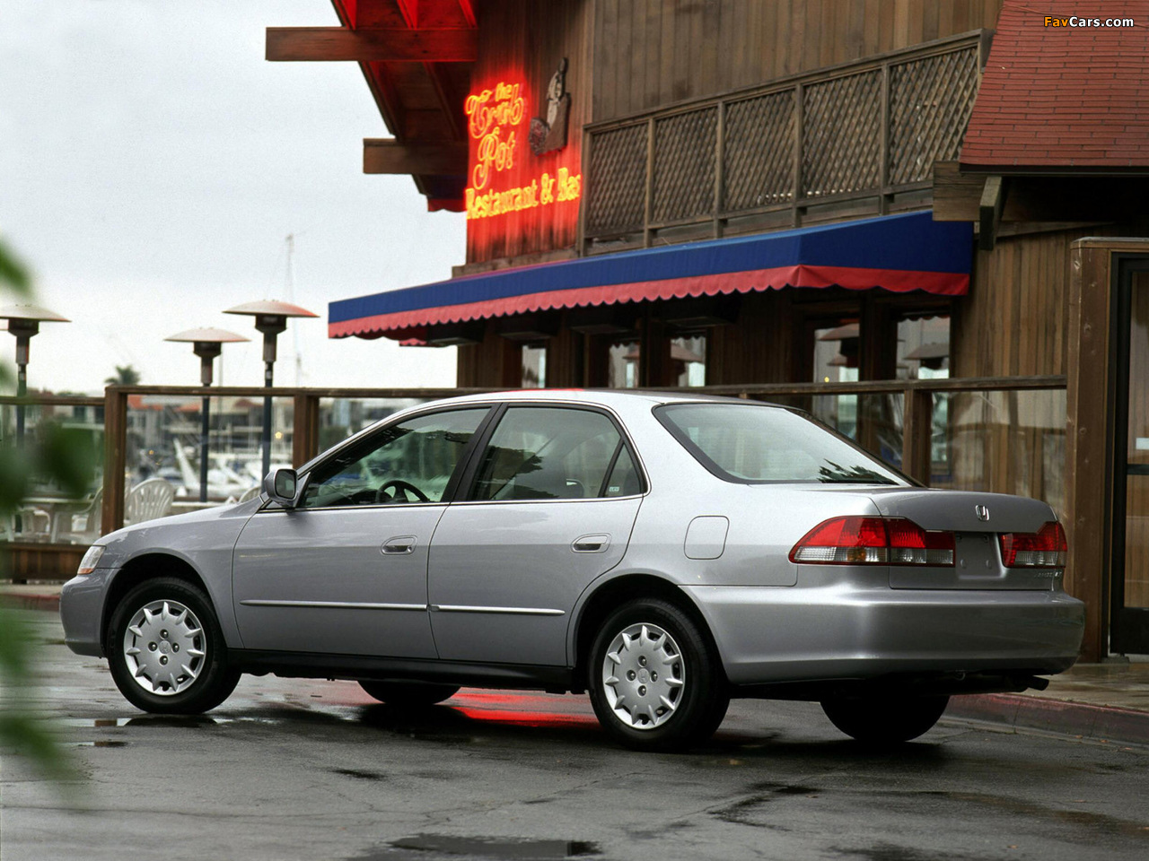 Pictures of Honda Accord Sedan US-spec 1998–2002 (1280 x 960)