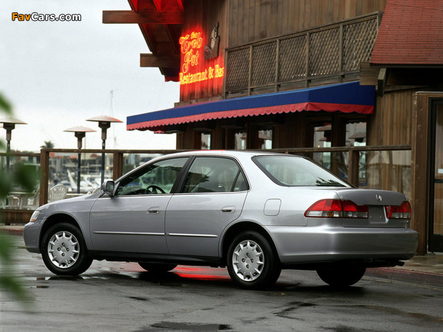 Pictures of Honda Accord Sedan US-spec 1998–2002 (640 x 480)