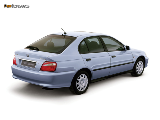 Pictures of Honda Accord Hatchback 1999–2002 (640 x 480)