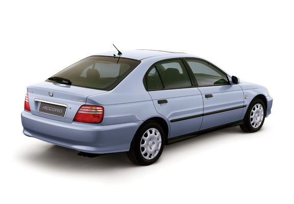 Pictures of Honda Accord Hatchback 1999–2002