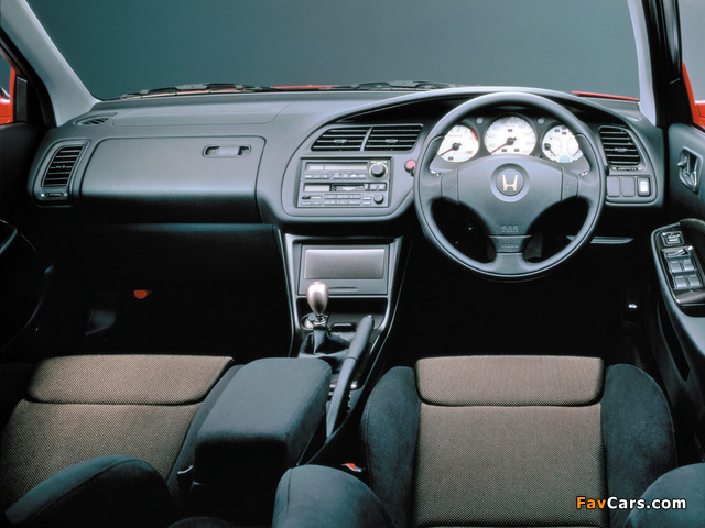 Pictures of Honda Accord Euro R (CL1) 2000–02 (640 x 480)