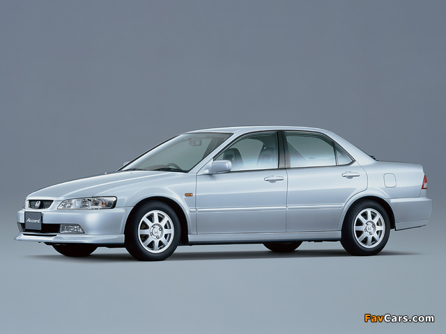 Pictures of Honda Accord Sedan JP-spec (CL3) 2000–02 (640 x 480)