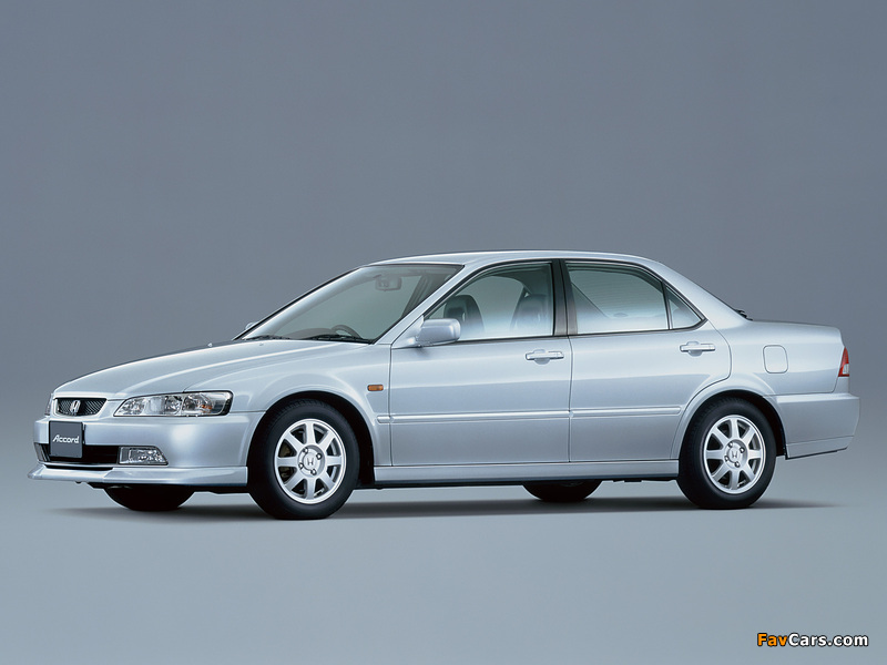 Pictures of Honda Accord Sedan JP-spec (CL3) 2000–02 (800 x 600)