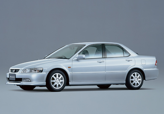 Pictures of Honda Accord Sedan JP-spec (CL3) 2000–02