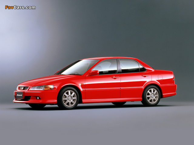 Pictures of Honda Accord SiR Euro R Package (CF4) 2001–02 (640 x 480)