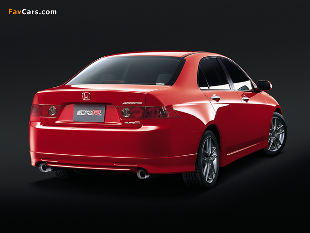 Pictures of Honda Accord Euro-R Sedan (CL7) 2002–05 (640 x 480)