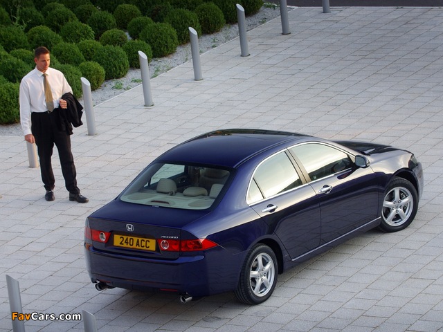 Pictures of Honda Accord Sedan UK-spec (CL) 2003–06 (640 x 480)