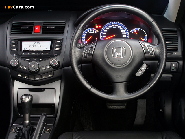 Pictures of Honda Accord Sedan ZA-spec (CL) 2006–08 (640 x 480)