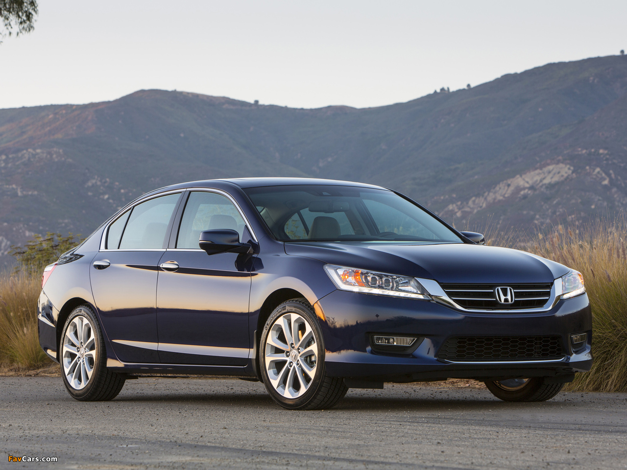 Honda Accord Touring Sedan 2012 wallpapers (1280 x 960)