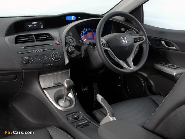 Honda Civic Hatchback ZA-spec (FN) 2006–08 images (640 x 480)