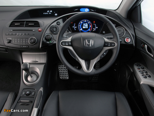 Honda Civic Hatchback ZA-spec (FN) 2006–08 images (640 x 480)