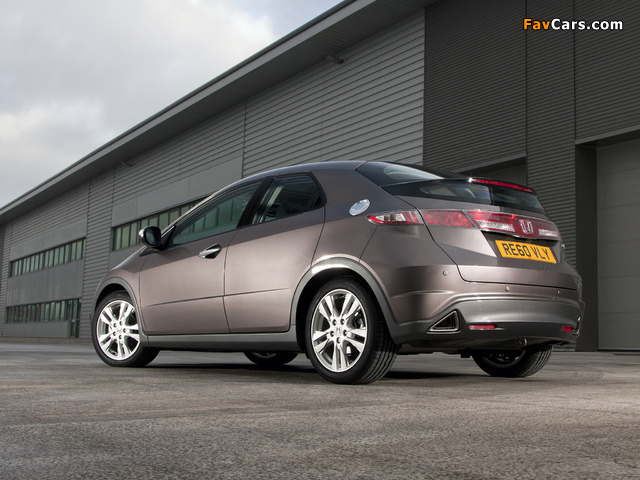 Honda Civic Hatchback UK-spec (FN) 2010–11 images (640 x 480)