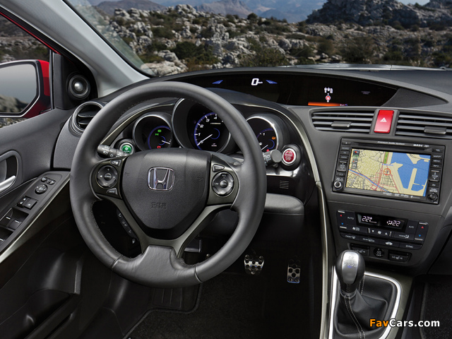 Honda Civic Hatchback 2011 images (640 x 480)