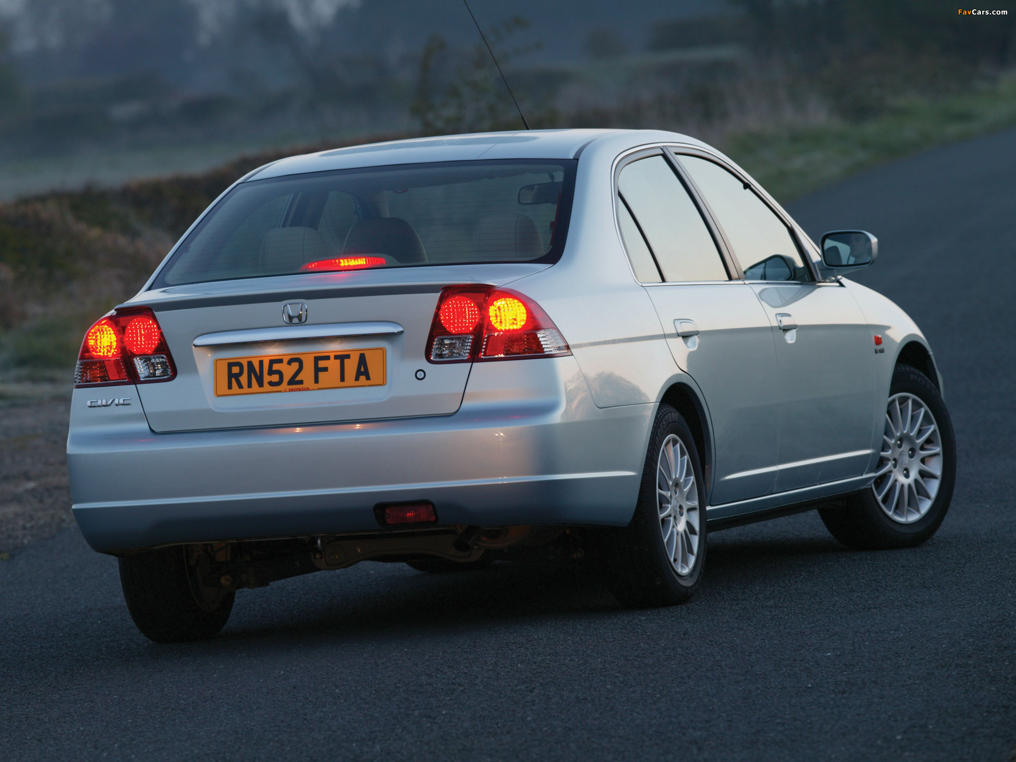 Images of Honda Civic Sedan UK-spec 2001–03 (2048 x 1536)