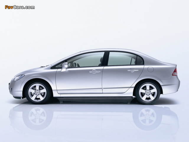 Images of Honda Civic Sedan JP-spec (FD) 2006–08 (640 x 480)