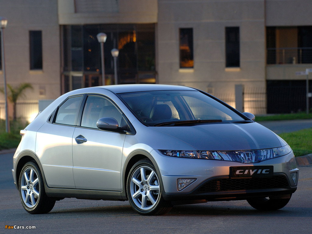 Images of Honda Civic Hatchback ZA-spec (FN) 2006–08 (1024 x 768)