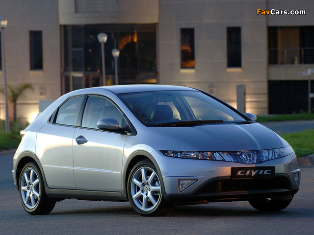 Images of Honda Civic Hatchback ZA-spec (FN) 2006–08 (640 x 480)