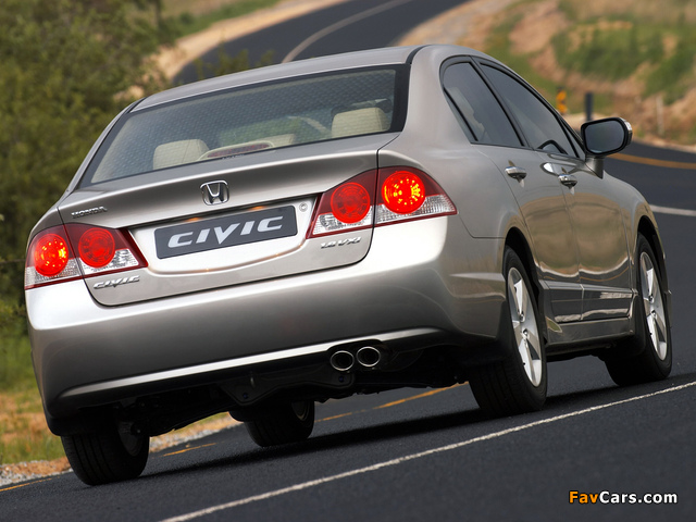 Images of Honda Civic Sedan ZA-spec (FD) 2006–08 (640 x 480)