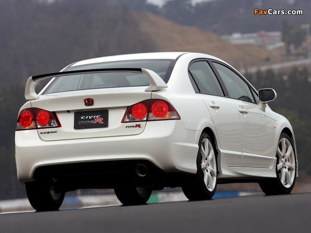 Images of Honda Civic Type-R Sedan (FD2) 2007–08 (640 x 480)