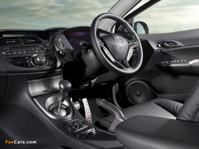 Images of Honda Civic Hatchback UK-spec (FN) 2010–11 (640 x 480)
