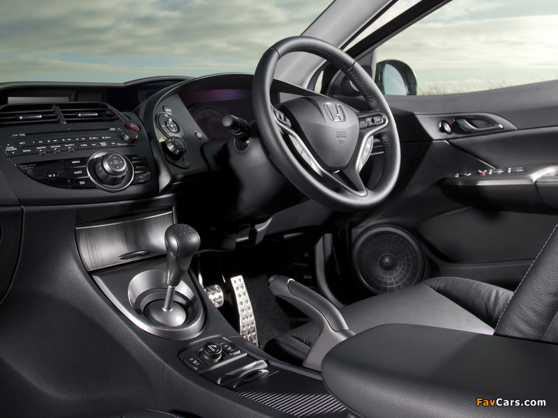 Images of Honda Civic Hatchback UK-spec (FN) 2010–11 (800 x 600)