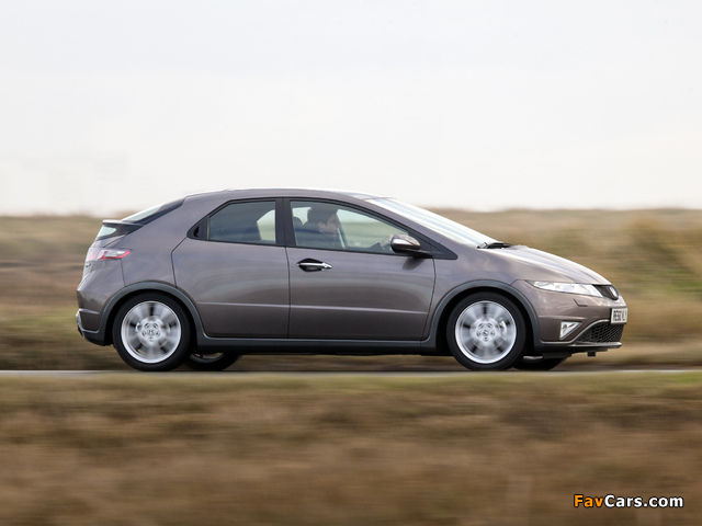 Images of Honda Civic Hatchback UK-spec (FN) 2010–11 (640 x 480)