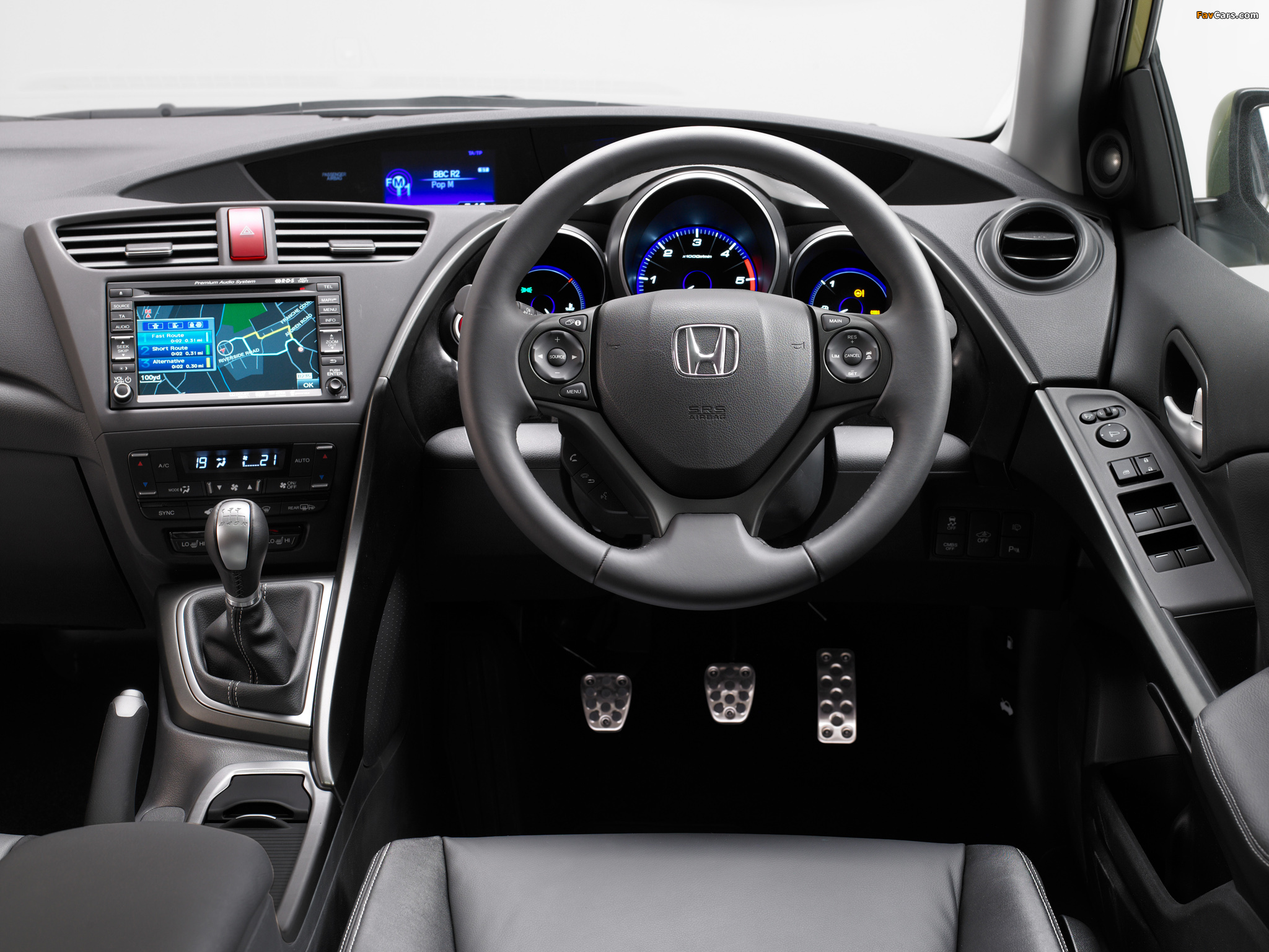 Images of Honda Civic Hatchback UK-spec 2011 (2048 x 1536)