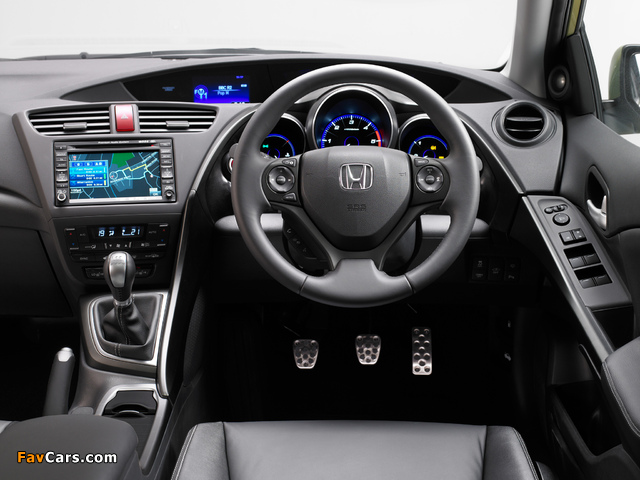 Images of Honda Civic Hatchback UK-spec 2011 (640 x 480)
