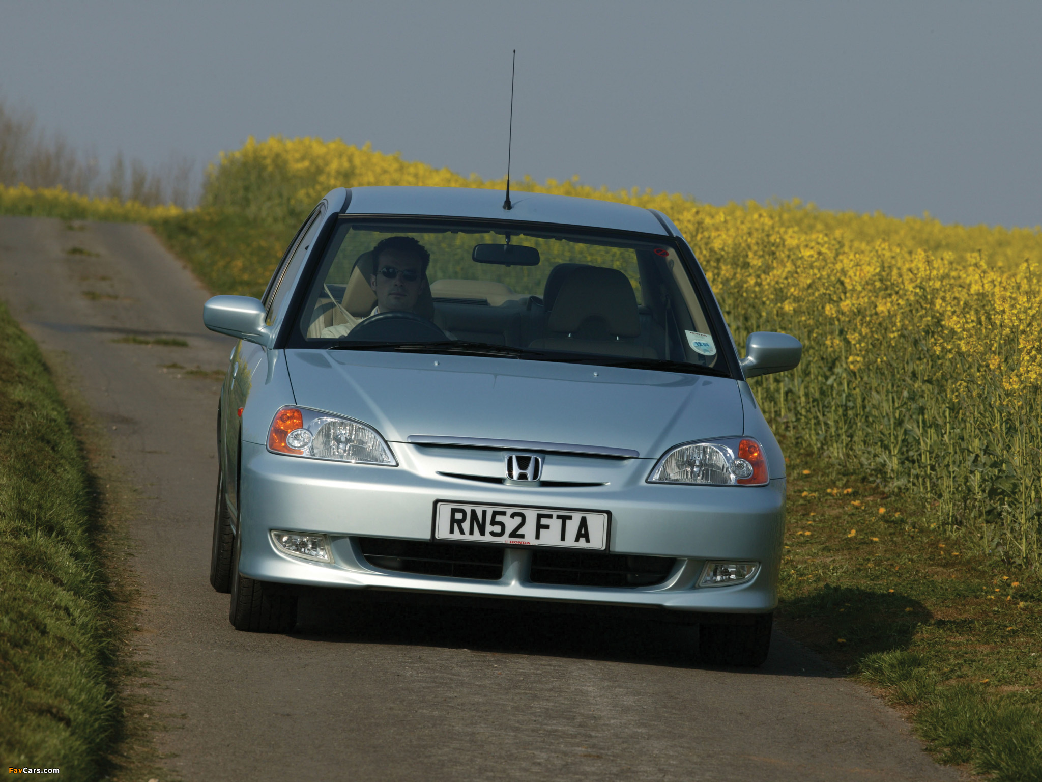 Photos of Honda Civic Sedan UK-spec 2001–03 (2048 x 1536)
